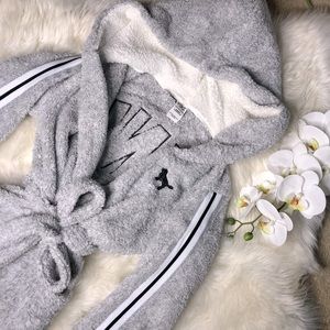 PINK VICTORIAS SECRET SHERPA COZY SHORT ROBE